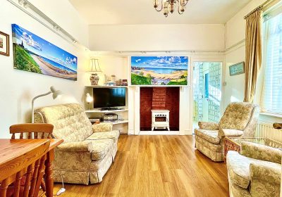 Apartment 1B, Sleeps 3 Self-Catering Seafront Holiday Apartment Cullercoats, Tynemouth & Whitley Bay